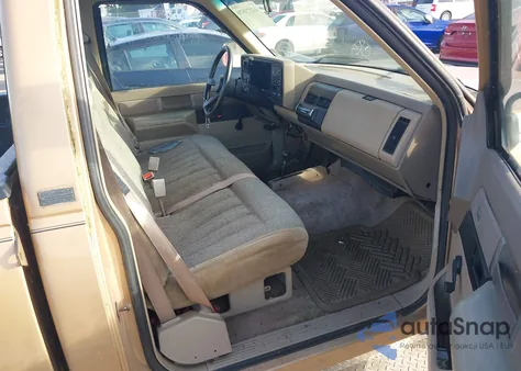 1988 Chevrolet Gmt-400 K2500 из США, поврежденный, VIN 1GCFK24K7JE152082